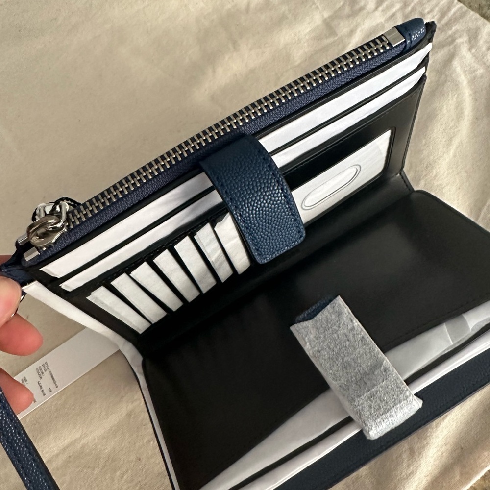 New Marc Jacob phone wristlet - Picture 5 of 9